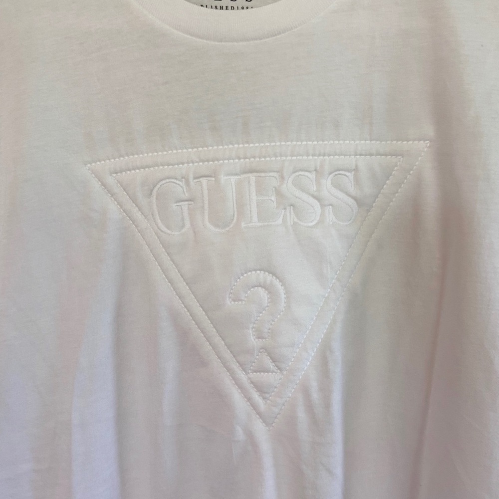 •Guess• embossed logo tee - Picture 3 of 6